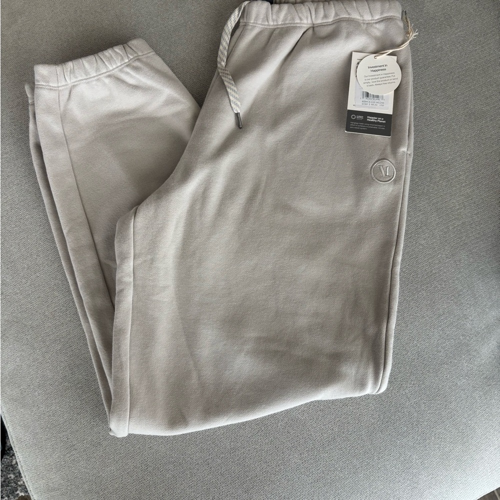 Vuori Women’s Gray Sedona Jogger Pants NWT Sz. S. Color Salt